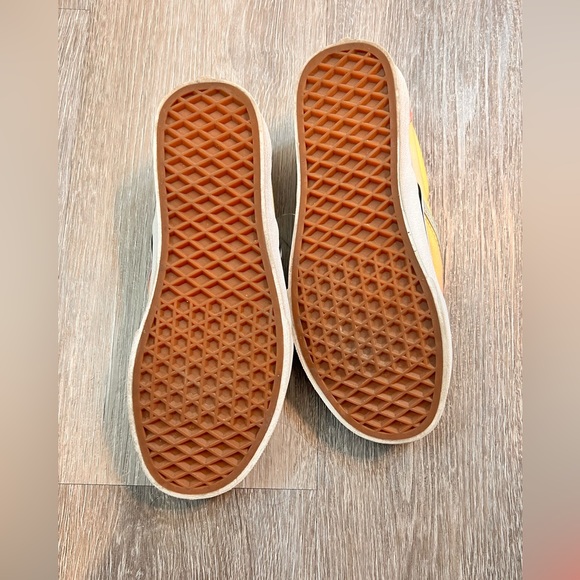 VANS - Picture 2 of 3
